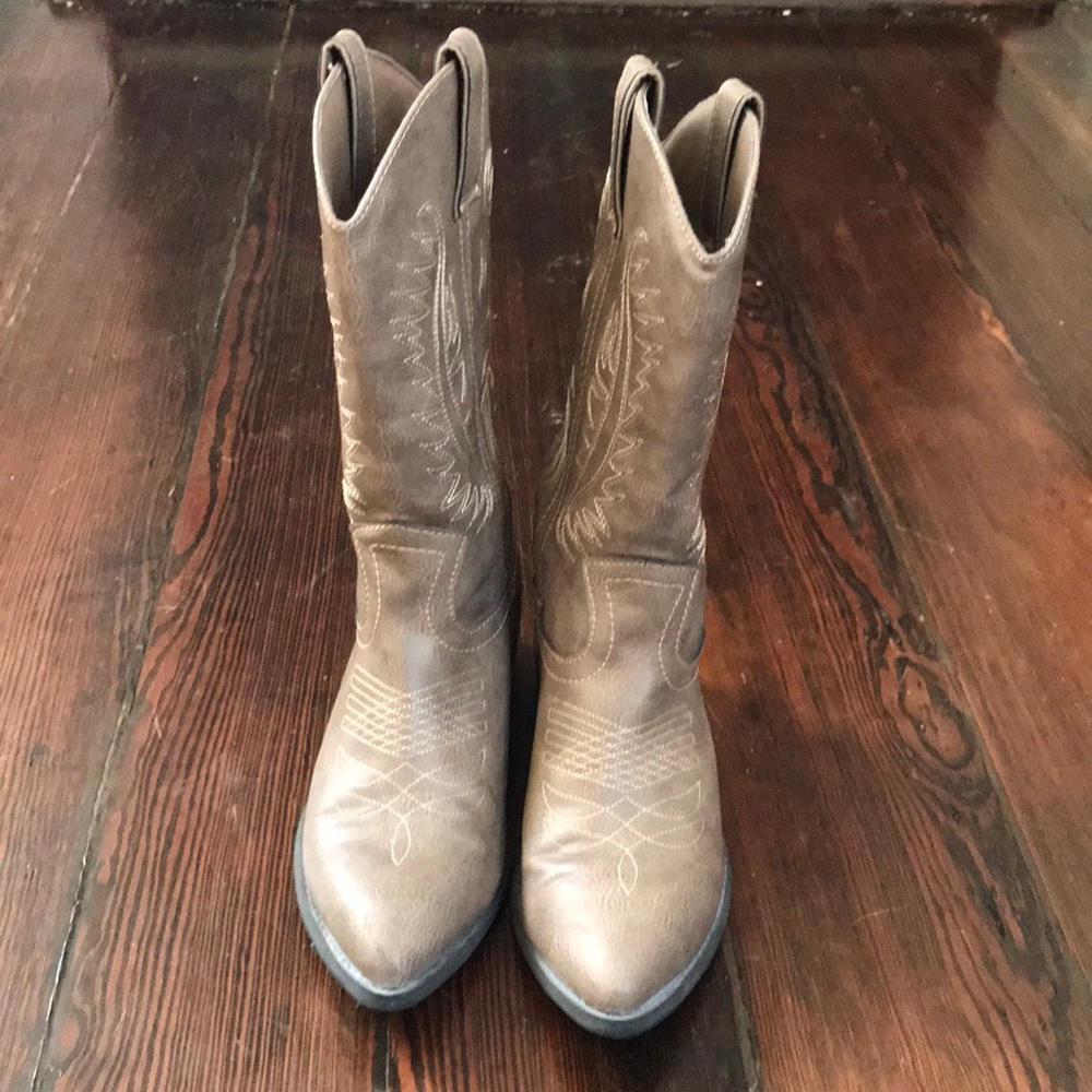 Cute, comfy cowboy boots!